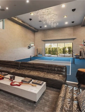 Los Angeles Top Realtors — page 25